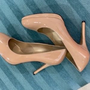 Brand New Stuart Weitzman platform pumps Size 9 M